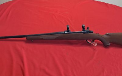 1986 Ruger M77 7mm mag rifle with scope rings $800.oo obo