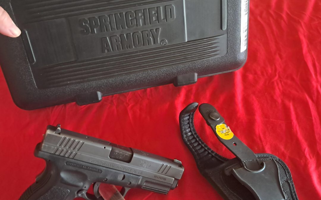 Spingfield XD40  X-TREME DUTY semi auto Pistol with holster $330,oo OBO